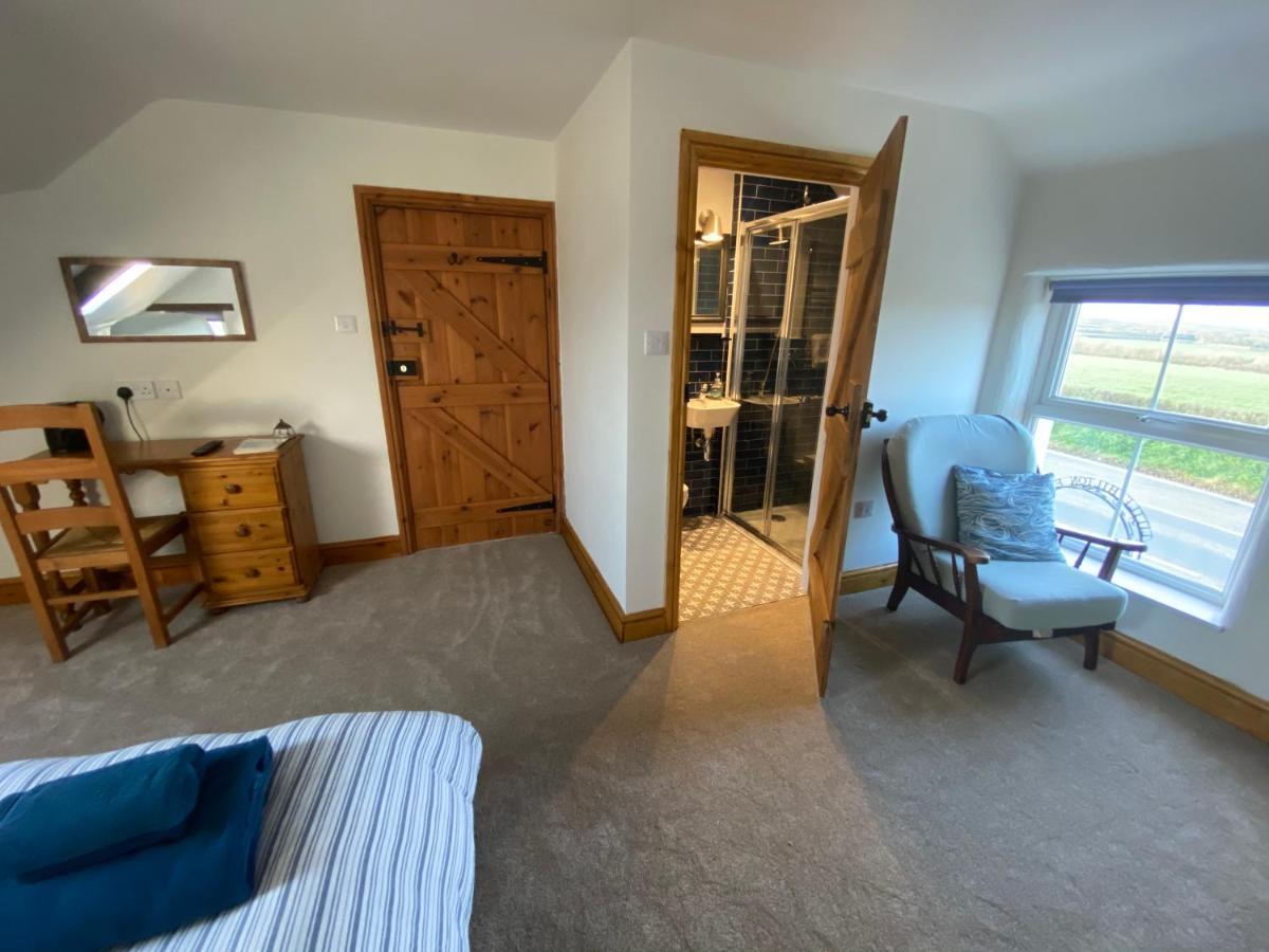 Bed and Breakfast Little Hilton Farm à Haverfordwest Extérieur photo